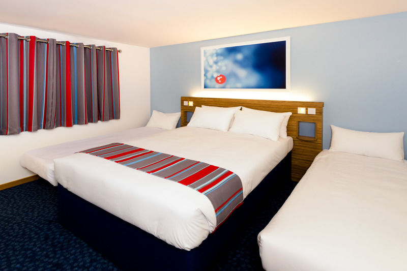 Travelodge Birmingham Central Broadway Plaza Exteriör bild