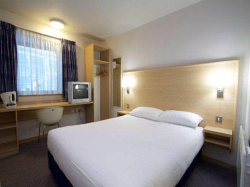 Travelodge Birmingham Central Broadway Plaza Exteriör bild