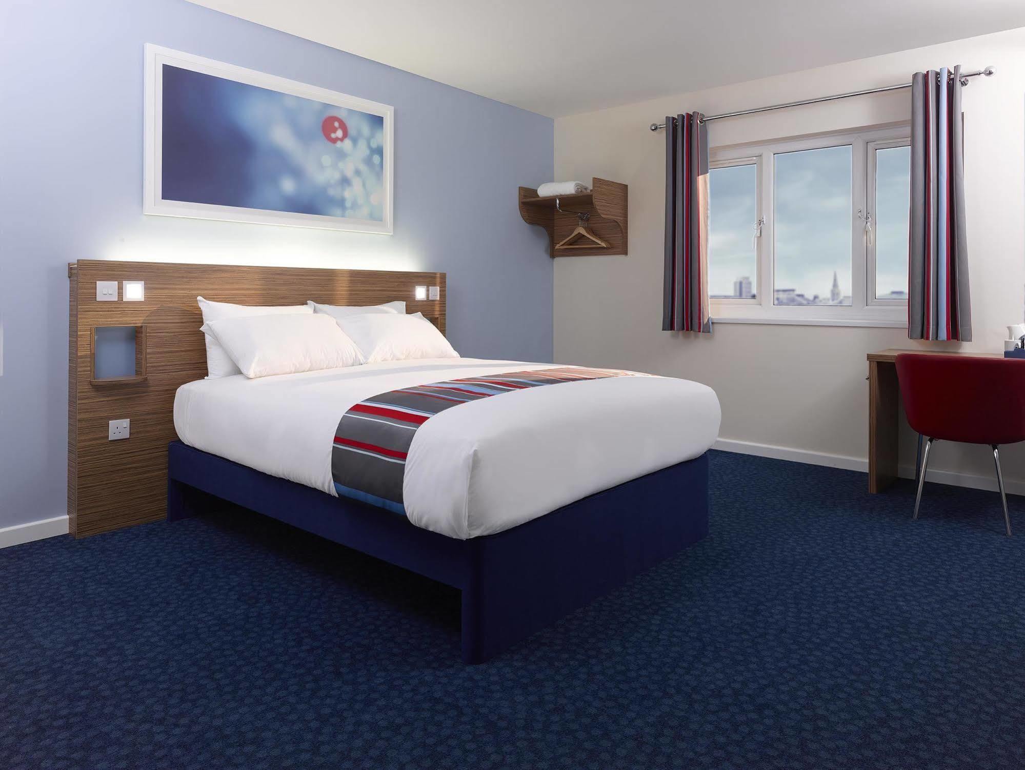 Travelodge Birmingham Central Broadway Plaza Exteriör bild